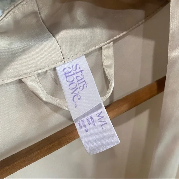 Champagne Satin Robe with Floral Pattern and side slits M/L - Picture 6 of 7